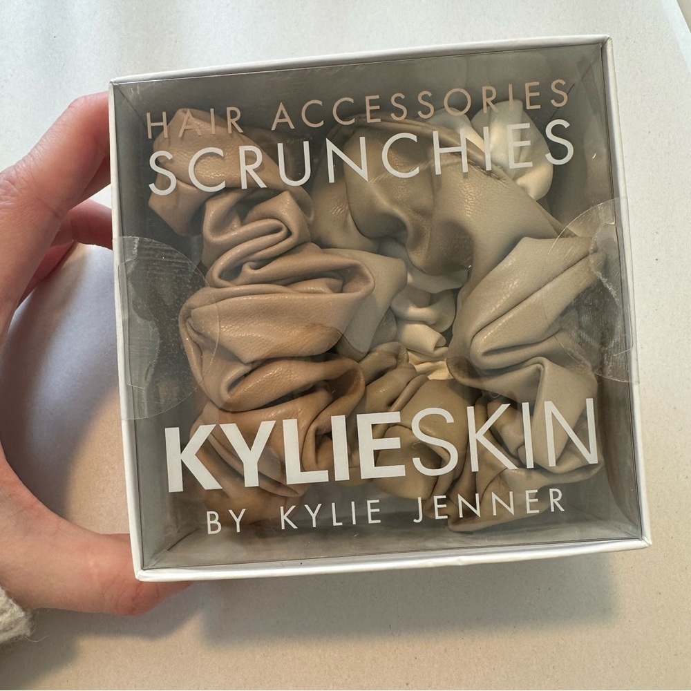 Kylie Cosmetics KYLIESKIN Neutral Leatherette Scrunchie Trio